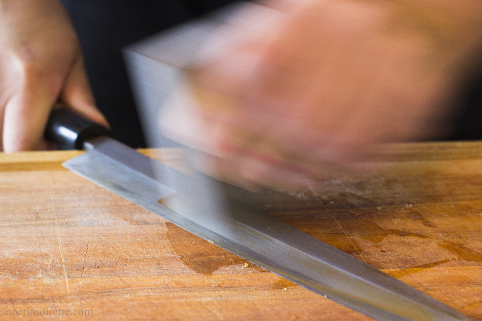 Removing the rust of carbon steel knives.