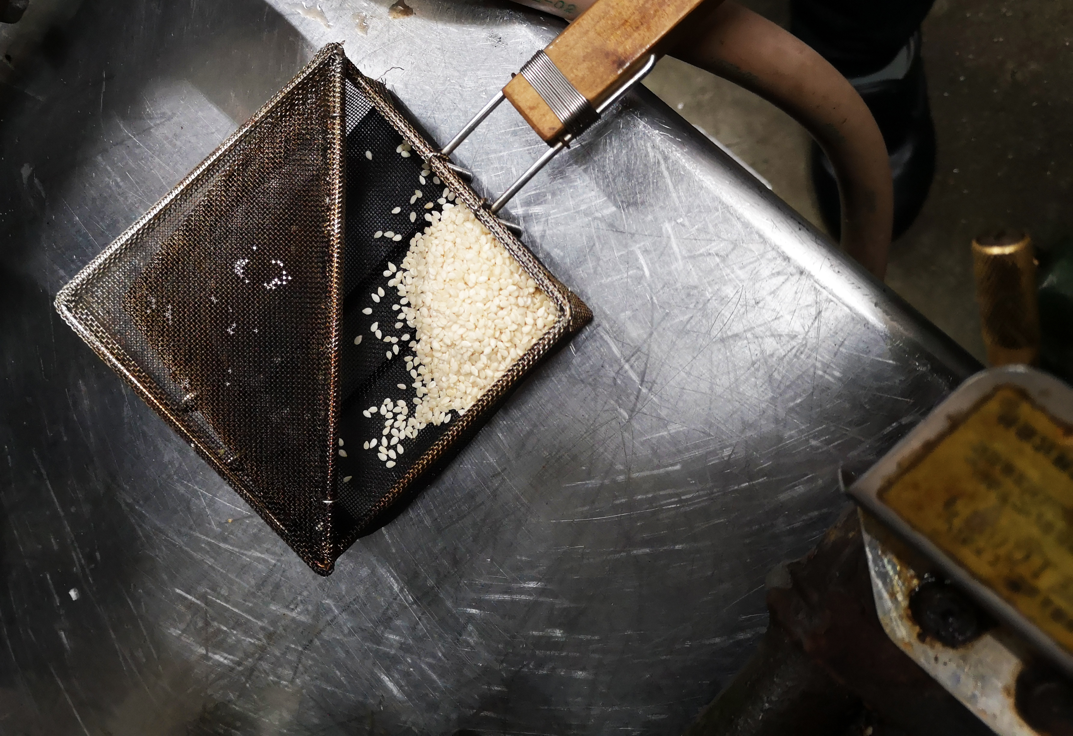 Sesame seed roaster made by Kanaami Tsuji (金網つじ) in Kyoto