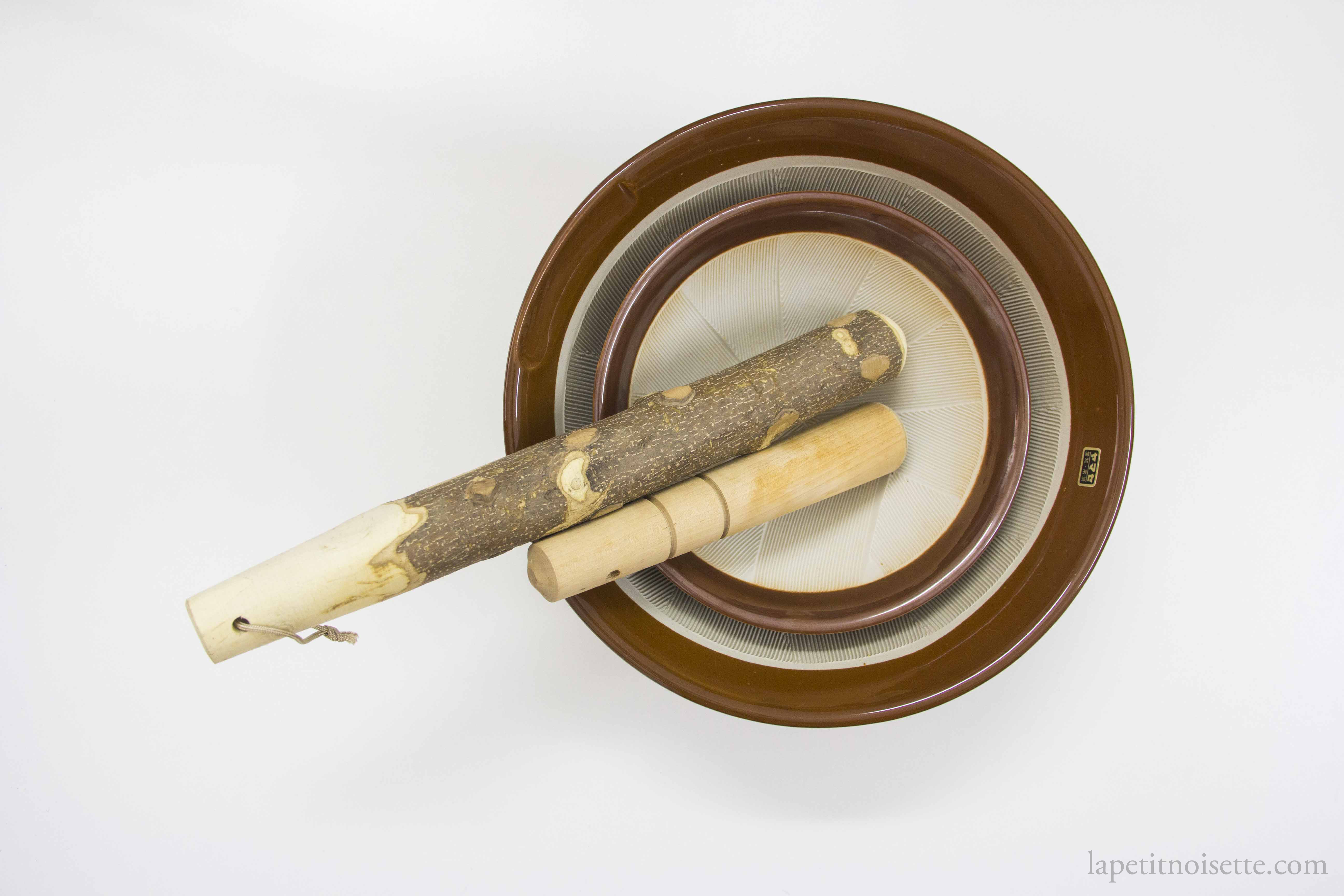 A traditional Japanese mortar (suribachi/擂鉢) and pestle (surikogi/擂粉木)