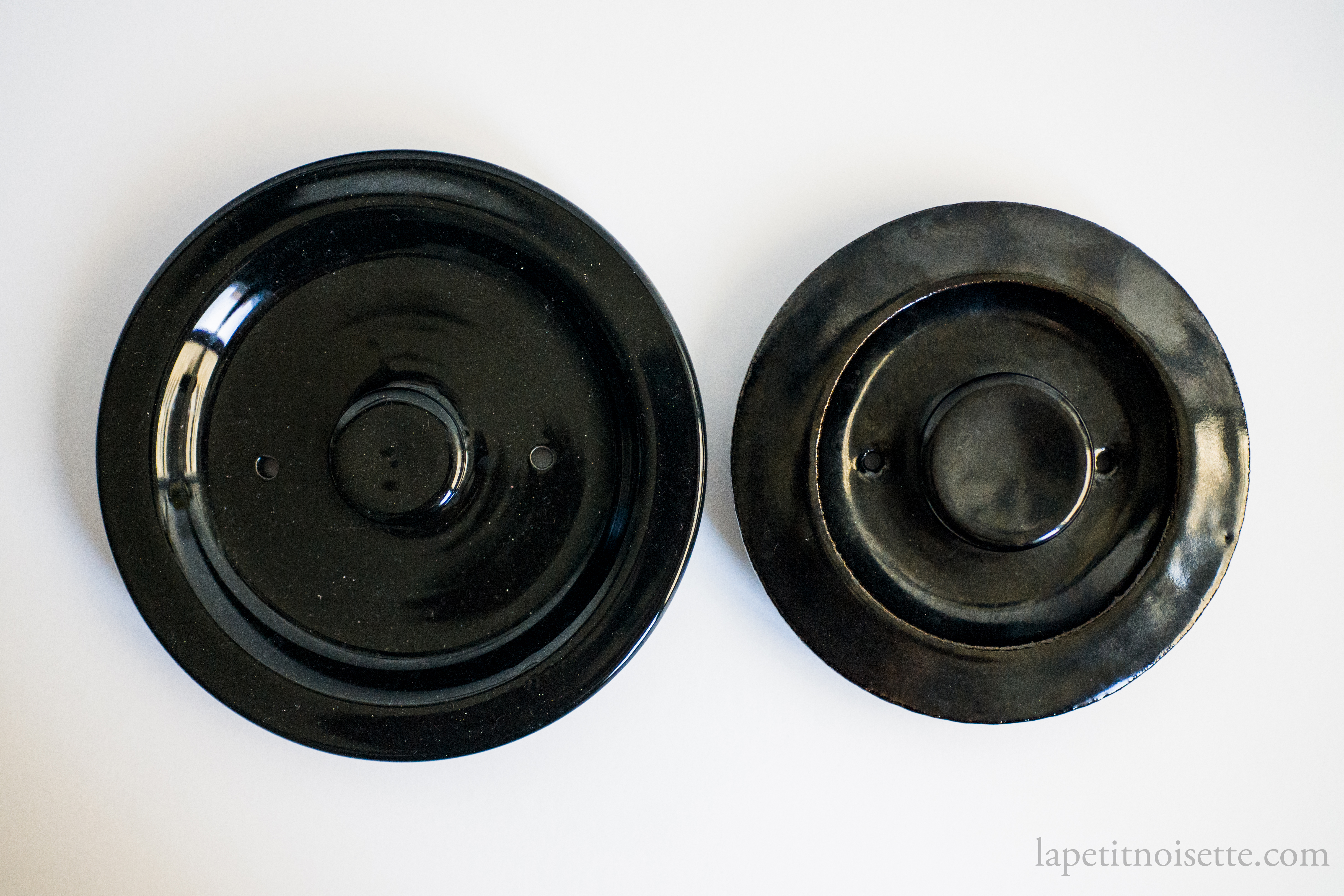 A side by side comparison of Kobo kiln's and Nagatanien's donabe inner lids showing how kobo kiln's are better made.