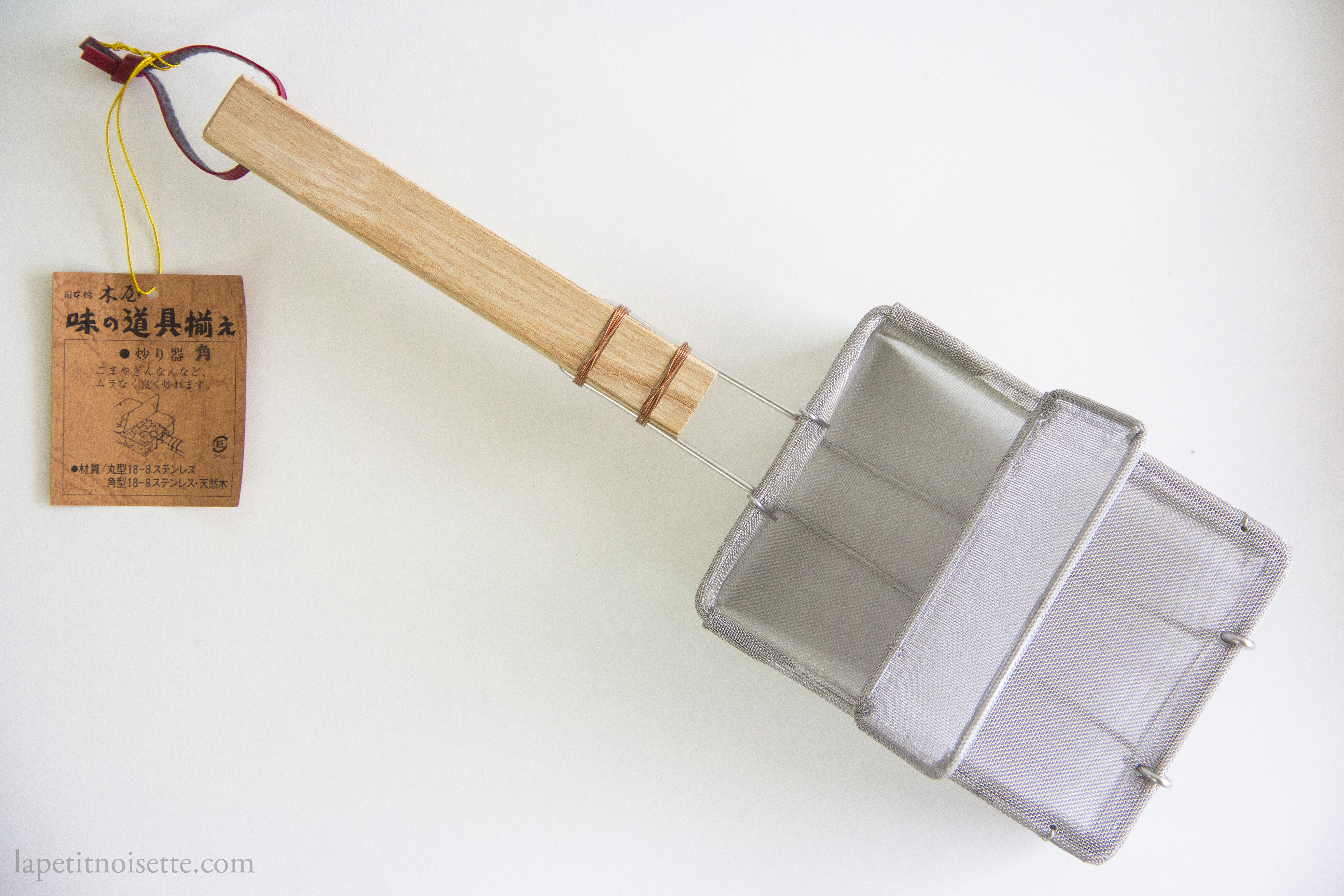 A wire caged kitchen utensil used to roast sesame seeds or gingko nuts in Japan.