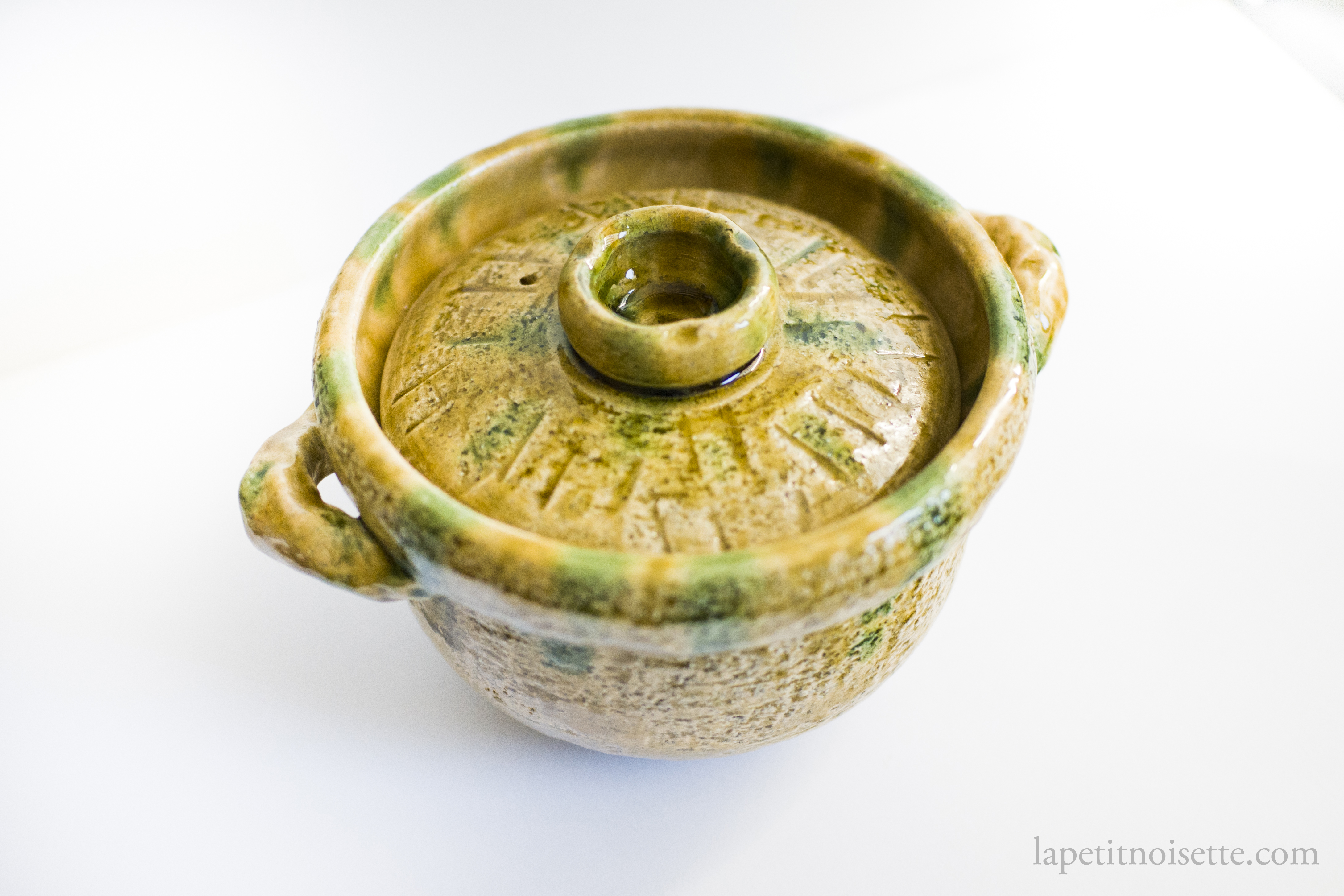 Isshiro Kiln's claypot rice cooker glazed in three colours.