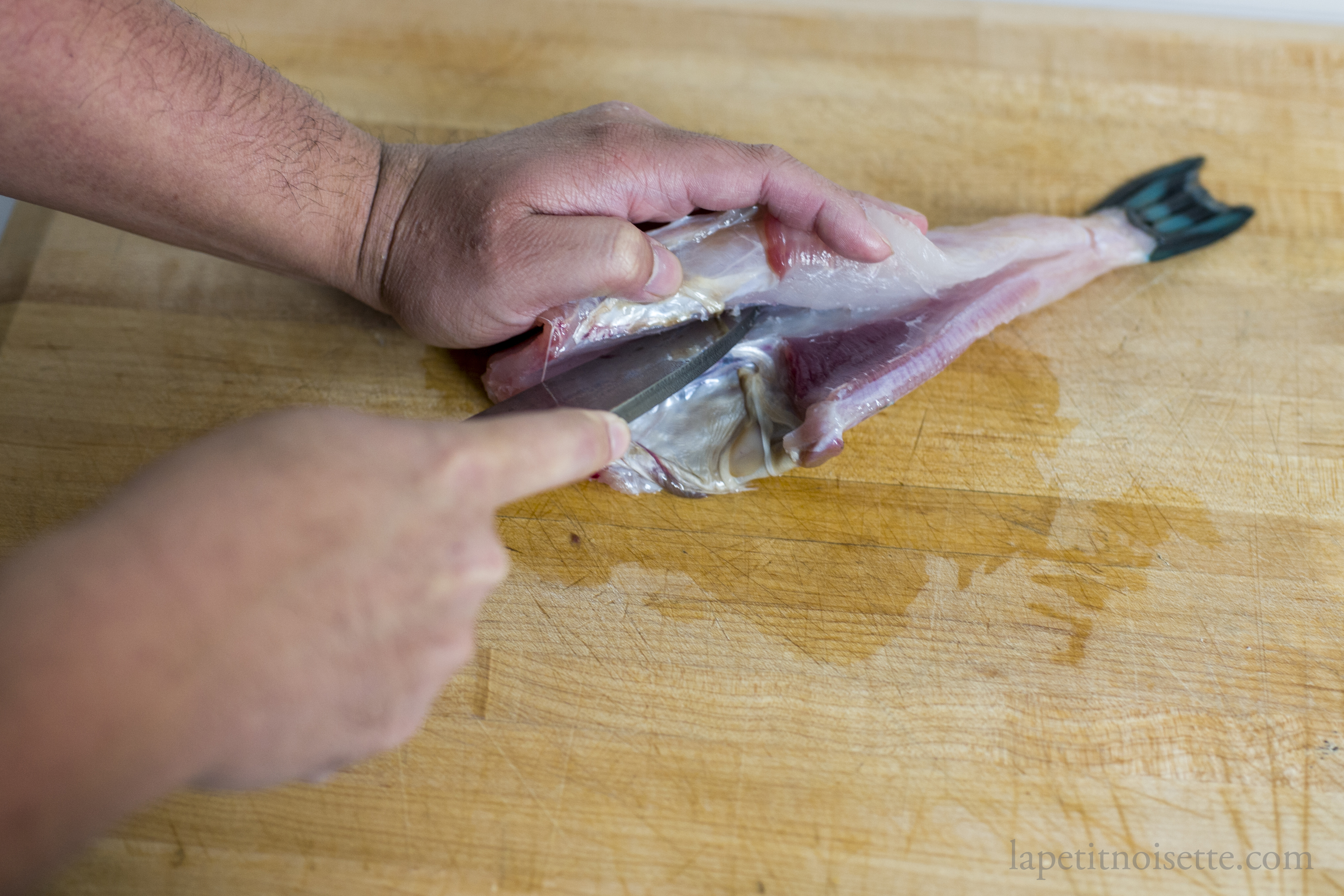Breaking the rib bones of a kawahagi fish.