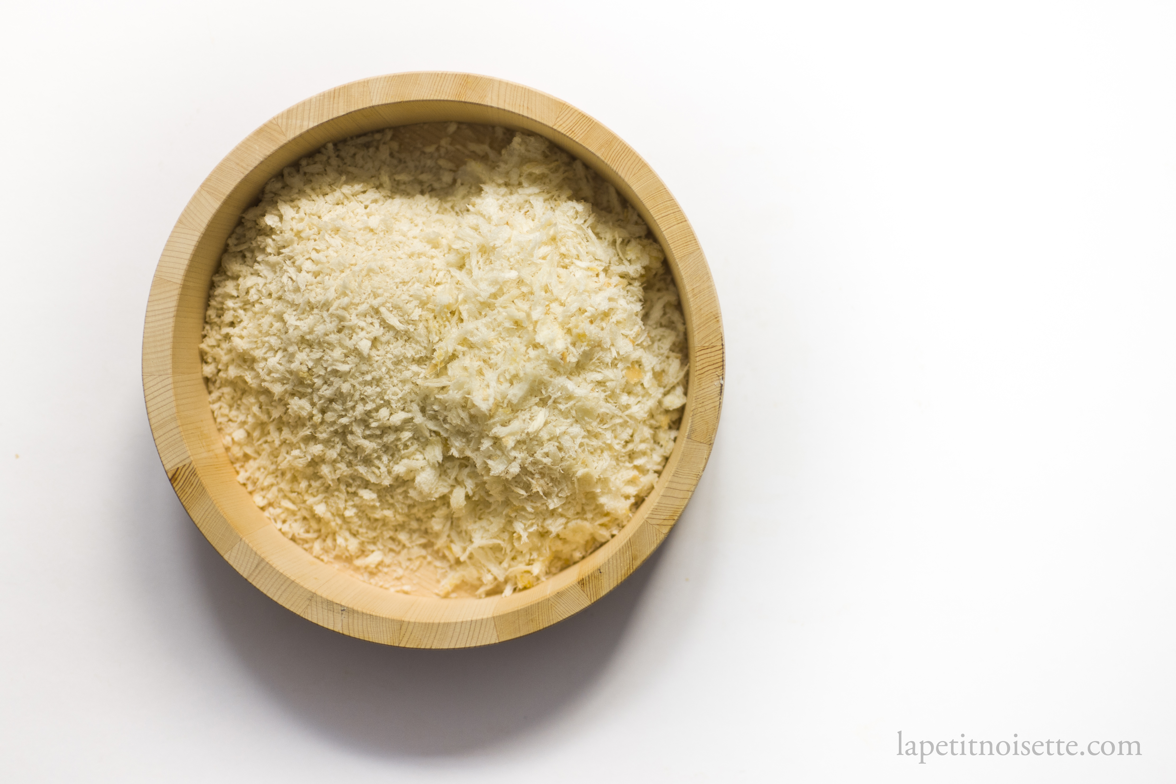 A side by side comparison of fresh and dried Japanese bread crumbs.