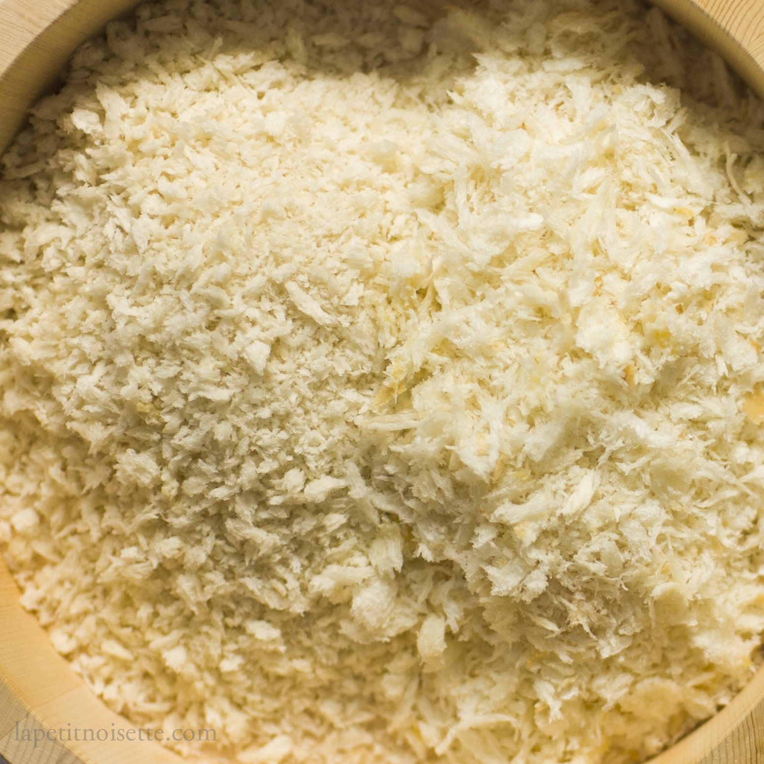 A side by side comparison of fresh and dried Japanese bread crumbs.