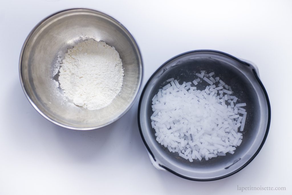 Using dry ice to cool tempura flour.