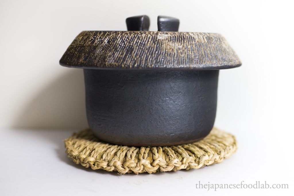 Artisan Japanese clay pot made by Anraku kiln and Yasutaka Suemura.